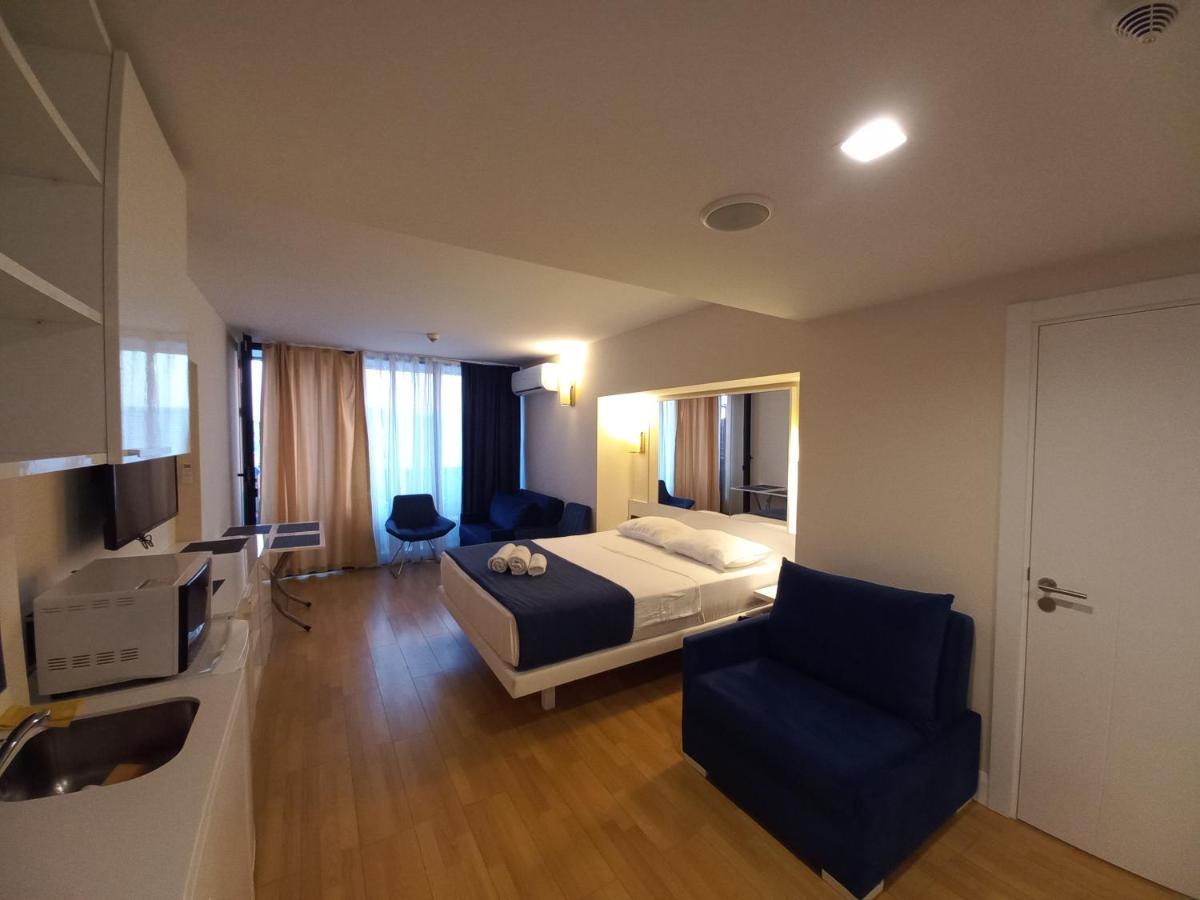 Orbi City Superhost Батуми Екстериор снимка
