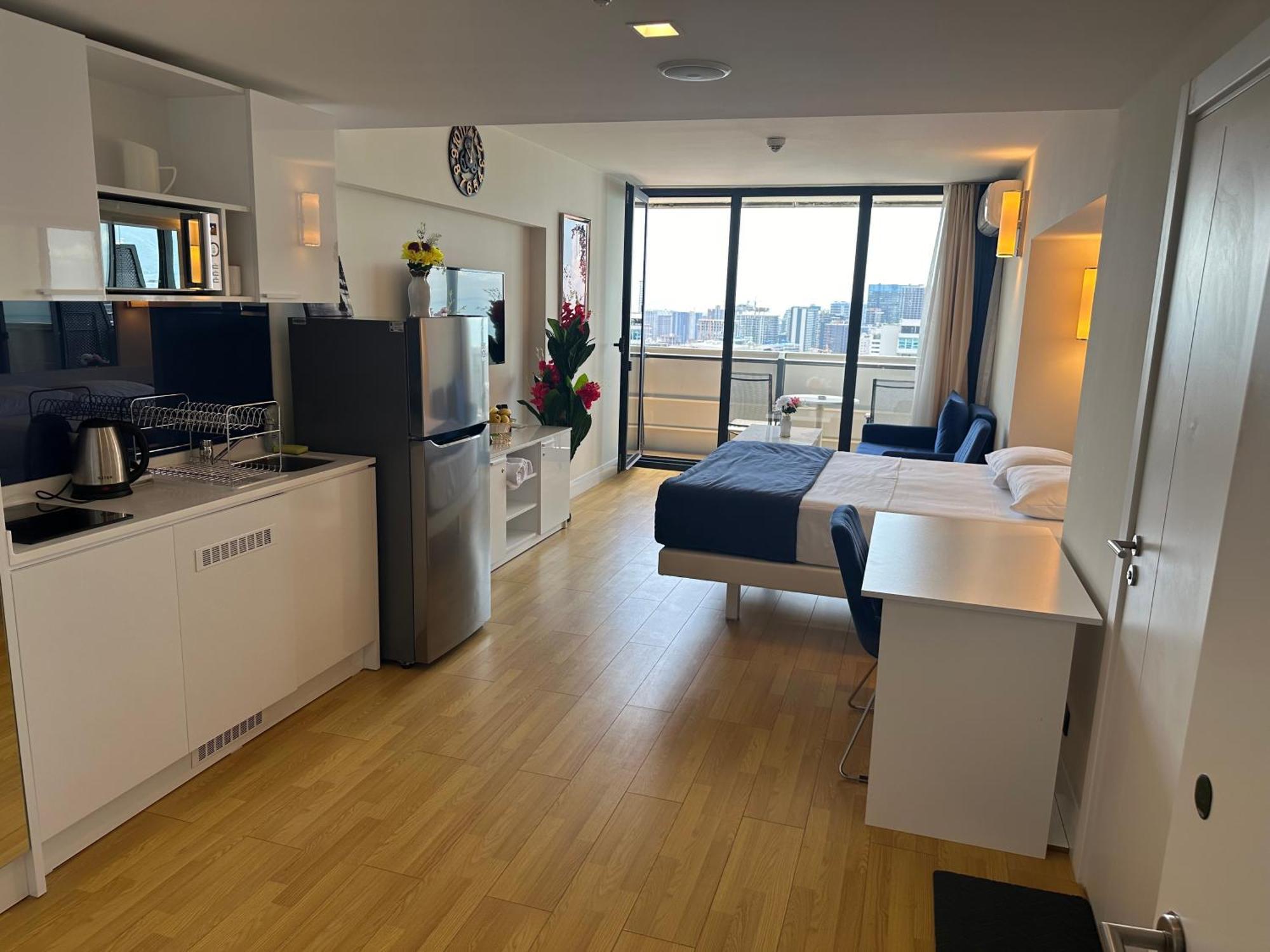 Orbi City Superhost Батуми Екстериор снимка